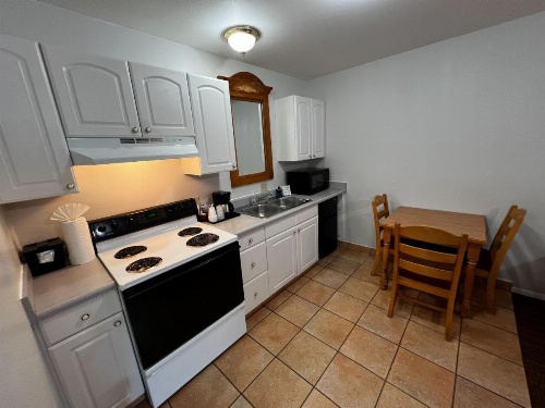 Alpine Motel image 25